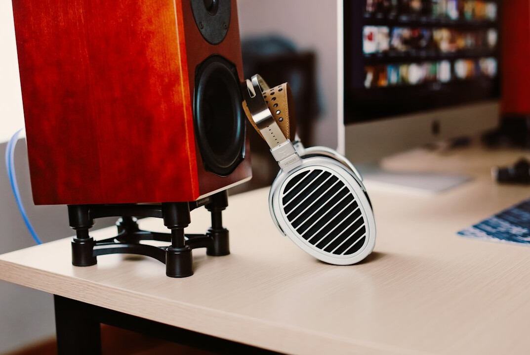 Studio microphone with pop filter